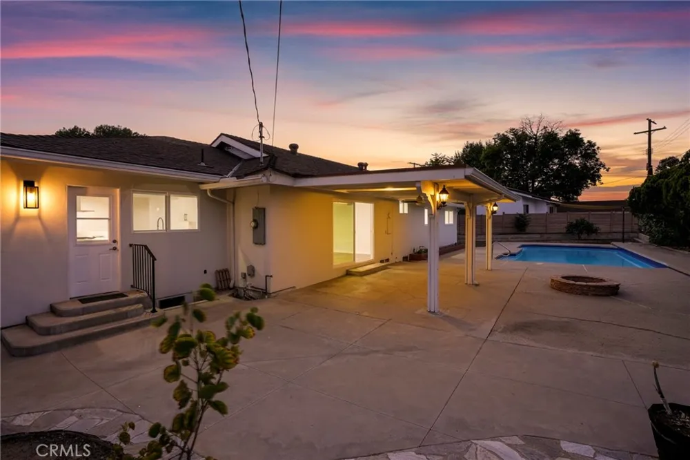 10000 Amestoy Avenue Northridge, CA 91325
