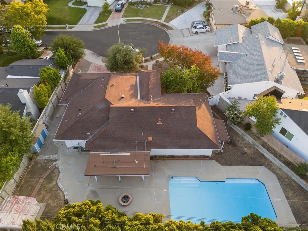 10000 Amestoy Avenue Northridge, CA 91325
