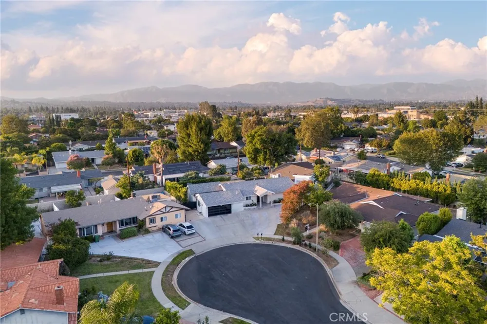 10000 Amestoy Avenue Northridge, CA 91325