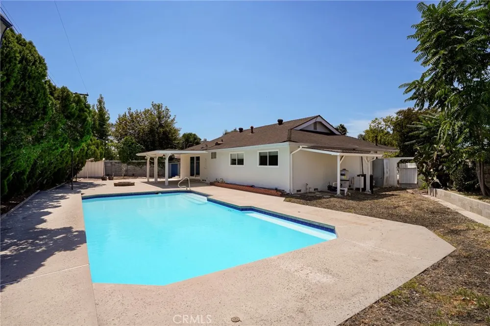 10000 Amestoy Avenue Northridge, CA 91325