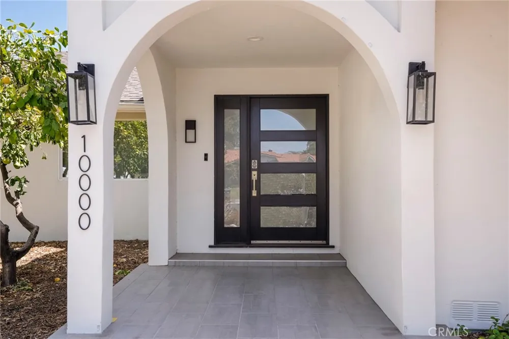 10000 Amestoy Avenue Northridge, CA 91325
