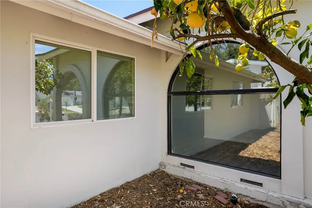 10000 Amestoy Avenue Northridge, CA 91325
