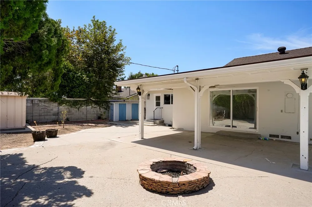 10000 Amestoy Avenue Northridge, CA 91325