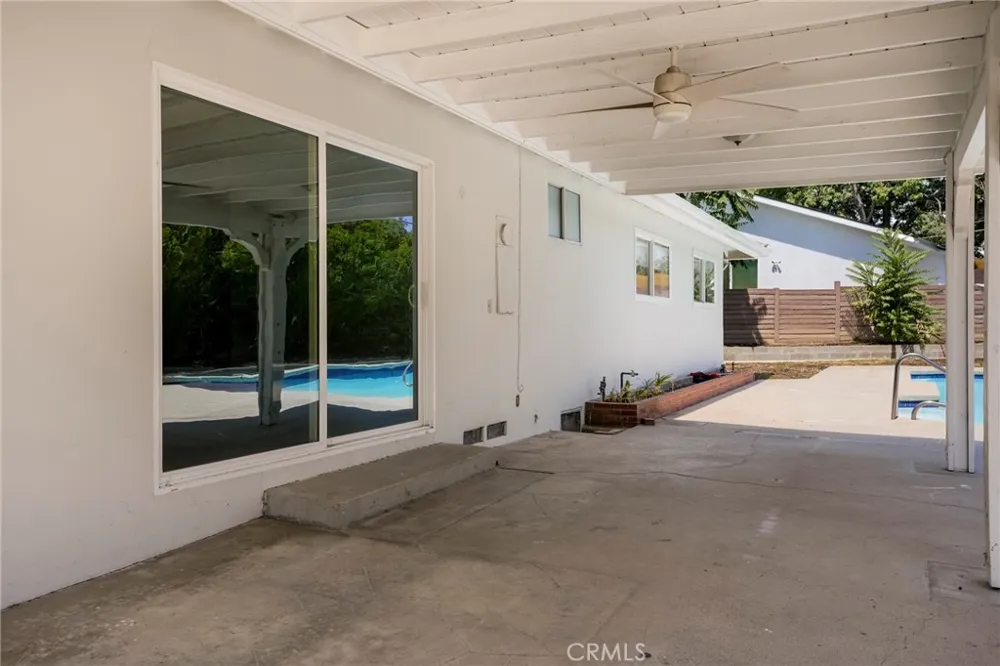 10000 Amestoy Avenue Northridge, CA 91325