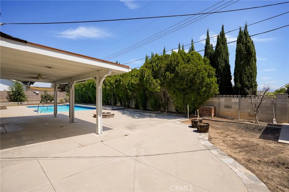 10000 Amestoy Avenue Northridge, CA 91325