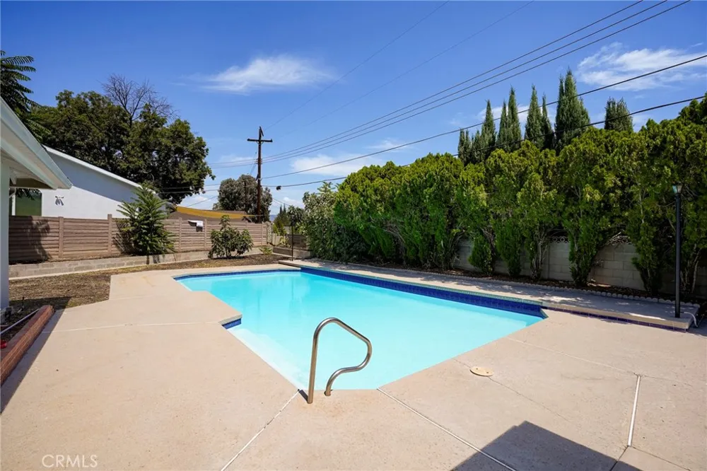 10000 Amestoy Avenue Northridge, CA 91325