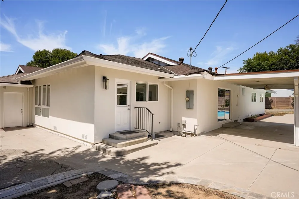 10000 Amestoy Avenue Northridge, CA 91325