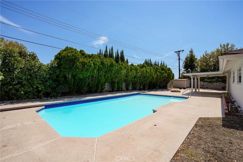 10000 Amestoy Avenue Northridge, CA 91325