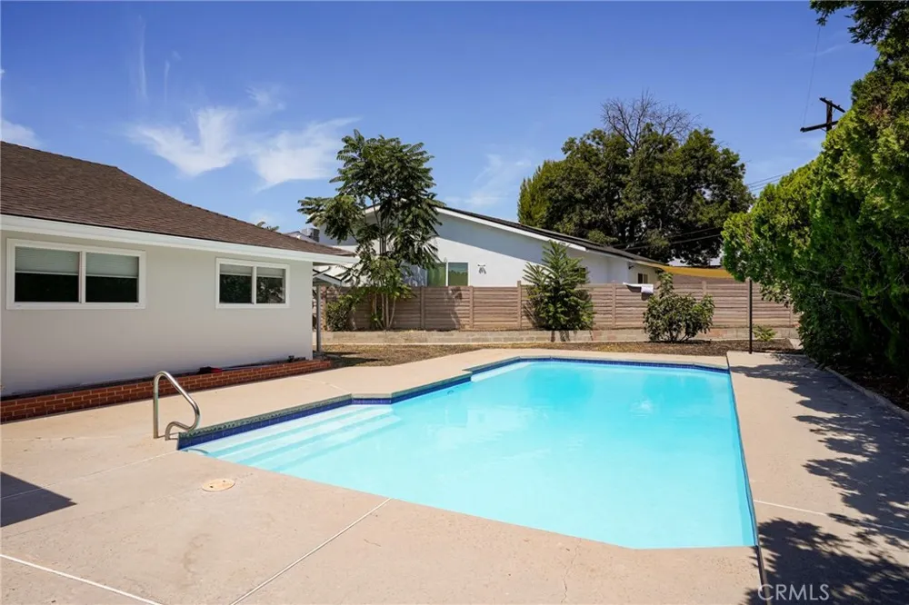 10000 Amestoy Avenue Northridge, CA 91325