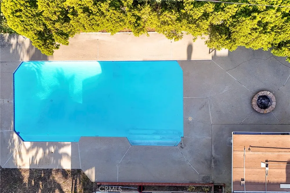 10000 Amestoy Avenue Northridge, CA 91325