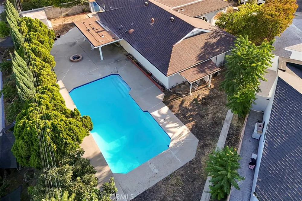10000 Amestoy Avenue Northridge, CA 91325