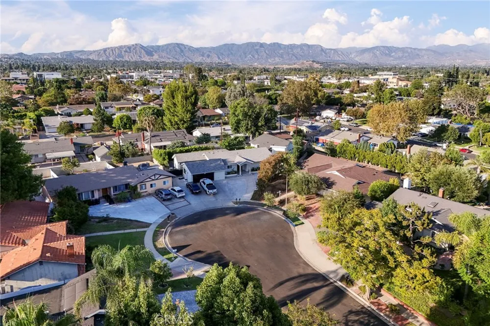 10000 Amestoy Avenue Northridge, CA 91325
