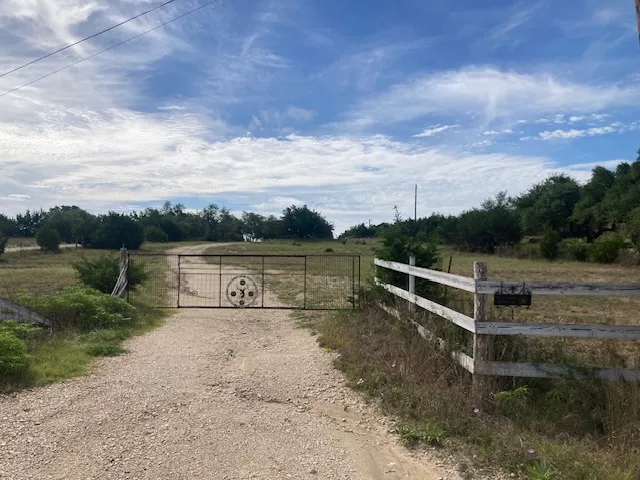 1050 Harmon Hills Road Dripping Springs, TX 78620