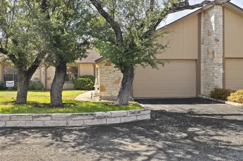 28 Oaks Place