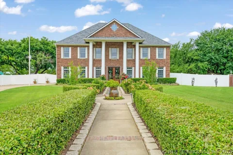 3419 Castle Court