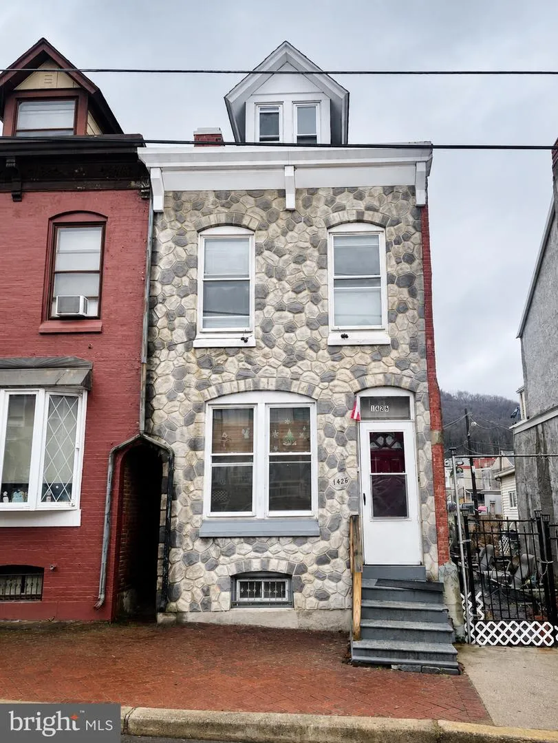 1424 MUHLENBERG STREET Reading, PA 19602