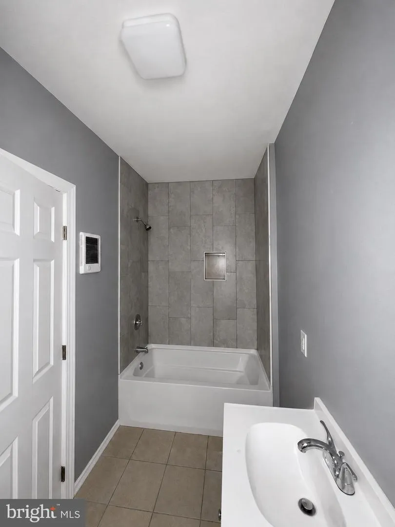1424 MUHLENBERG STREET Reading, PA 19602