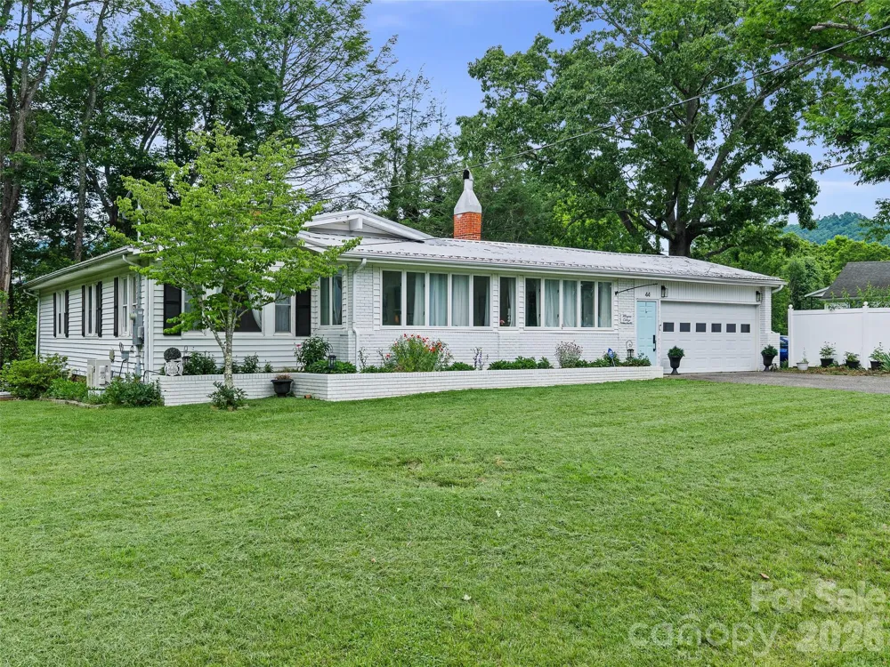 44 Hemlock Avenue Spruce Pine, NC 28777