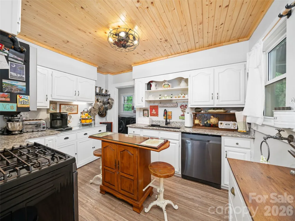 44 Hemlock Avenue Spruce Pine, NC 28777