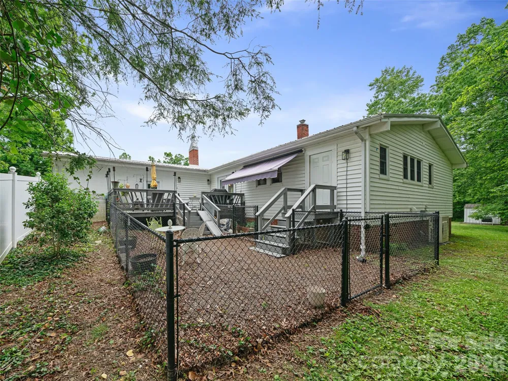 44 Hemlock Avenue Spruce Pine, NC 28777