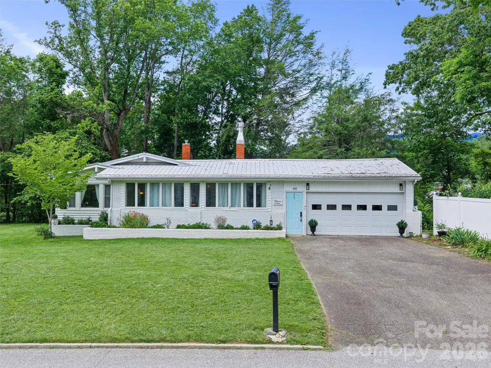 44 Hemlock Avenue Spruce Pine, NC 28777