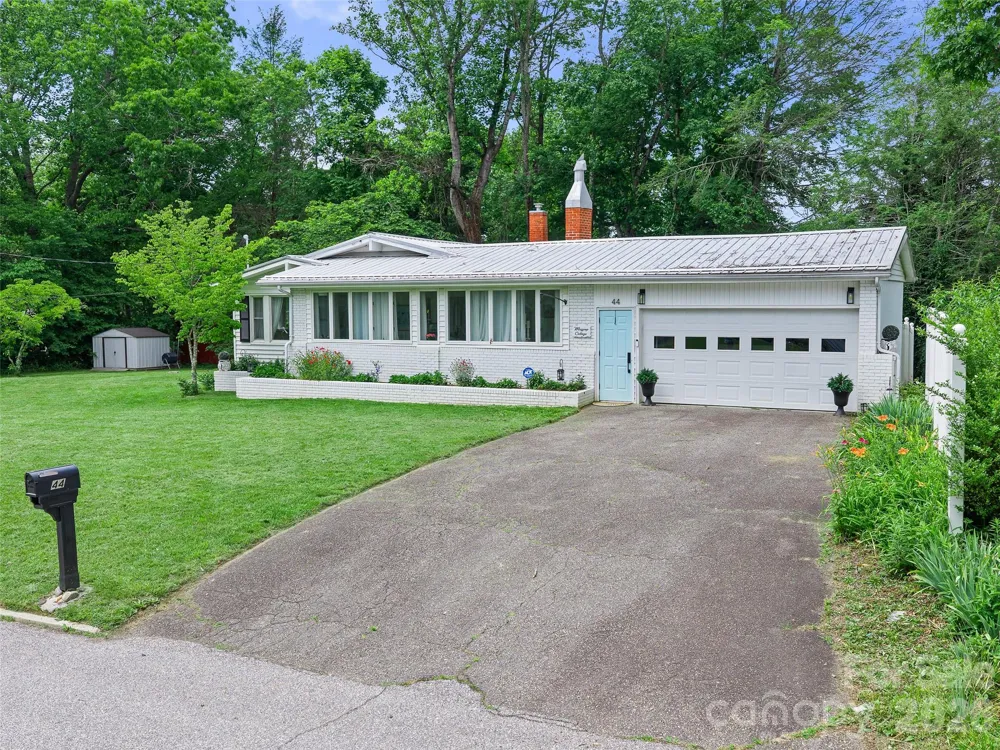 44 Hemlock Avenue Spruce Pine, NC 28777