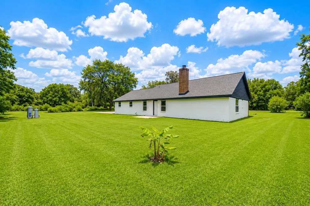 1011 County Road 678 Brazoria, TX 77422