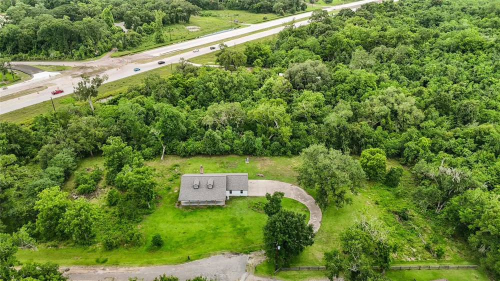 1011 County Road 678 Brazoria, TX 77422