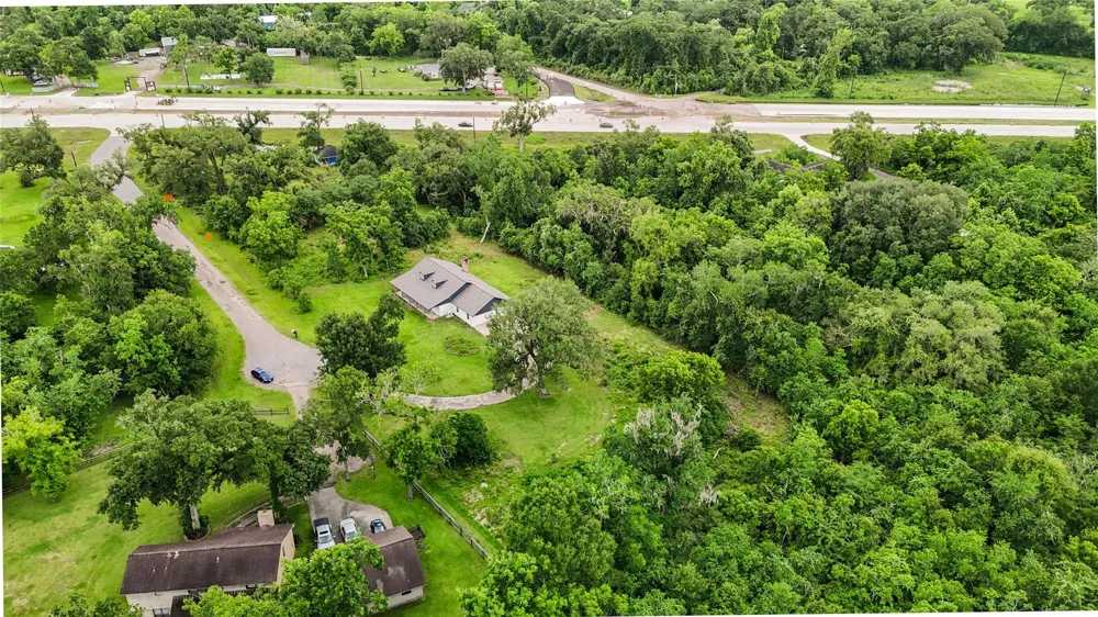 1011 County Road 678 Brazoria, TX 77422