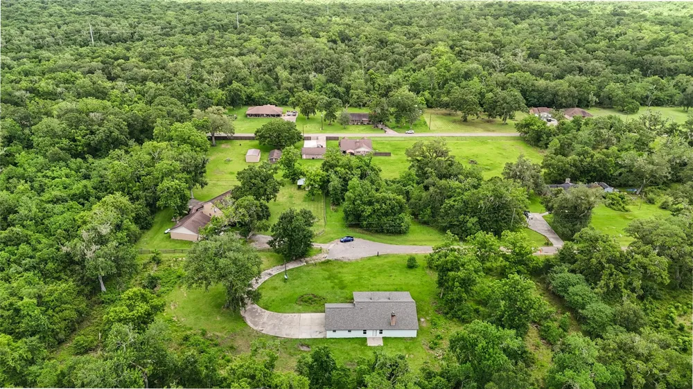 1011 County Road 678 Brazoria, TX 77422
