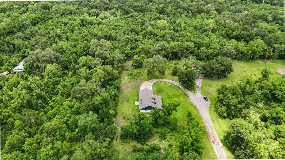 1011 County Road 678 Brazoria, TX 77422