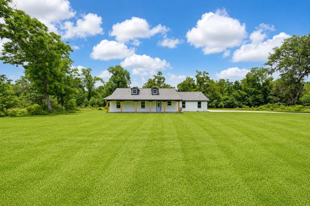 1011 County Road 678 Brazoria, TX 77422