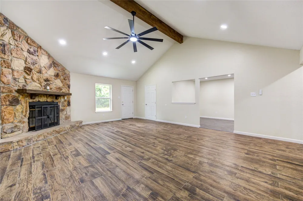 1011 County Road 678 Brazoria, TX 77422