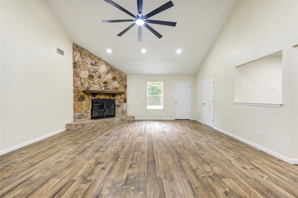 1011 County Road 678 Brazoria, TX 77422