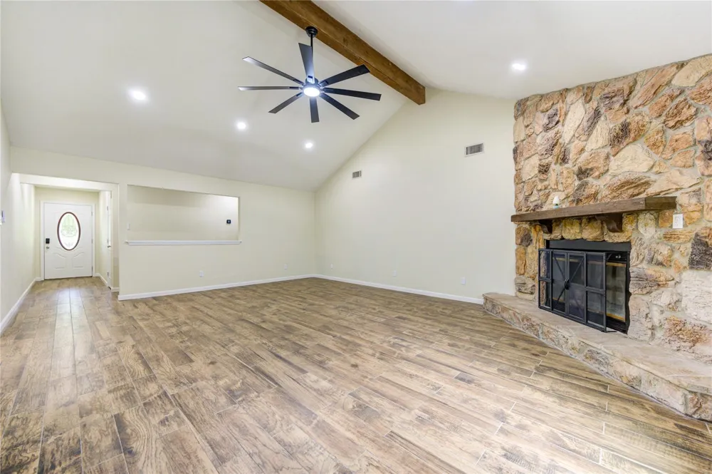 1011 County Road 678 Brazoria, TX 77422