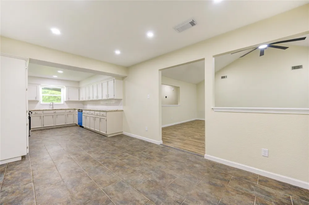 1011 County Road 678 Brazoria, TX 77422