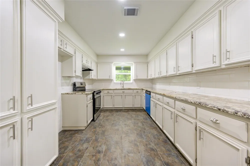 1011 County Road 678 Brazoria, TX 77422