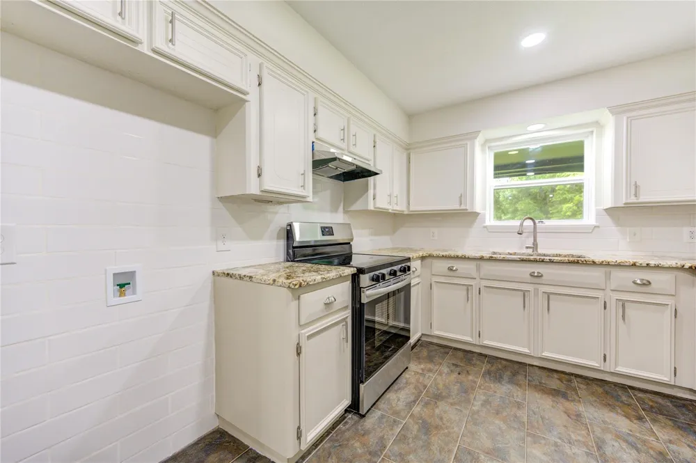 1011 County Road 678 Brazoria, TX 77422