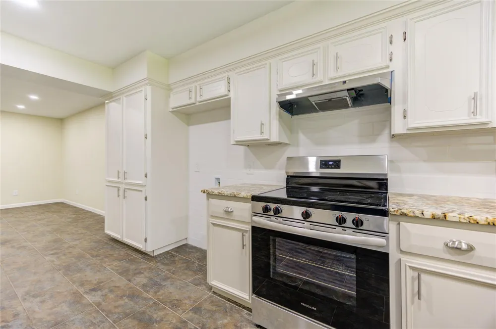 1011 County Road 678 Brazoria, TX 77422
