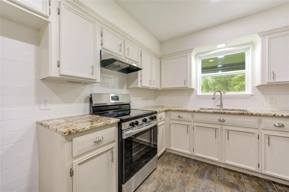 1011 County Road 678 Brazoria, TX 77422