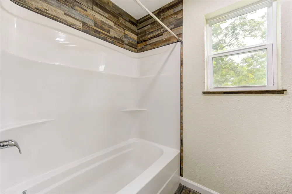 1011 County Road 678 Brazoria, TX 77422