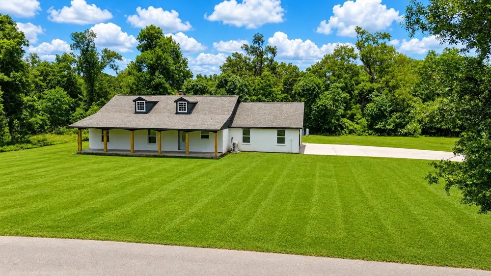 1011 County Road 678 Brazoria, TX 77422