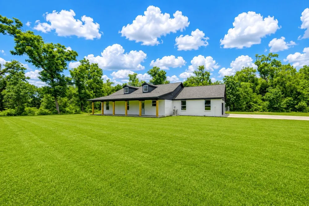 1011 County Road 678 Brazoria, TX 77422
