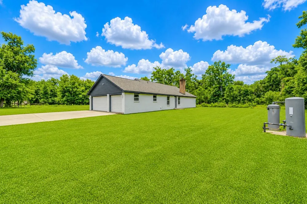 1011 County Road 678 Brazoria, TX 77422
