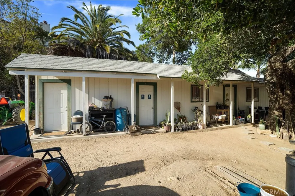 9633 Baden Chatsworth, CA 91311