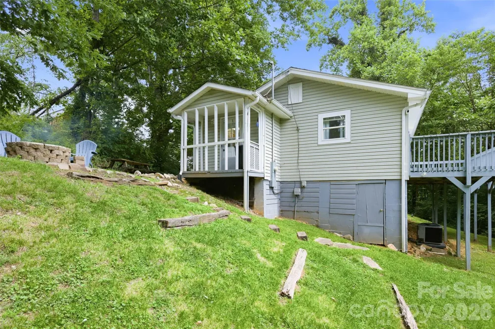 83 E View Street Marion, NC 28752