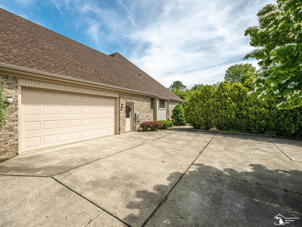 5572 Raven Parkway Drive Monroe Charter Township, MI 48161