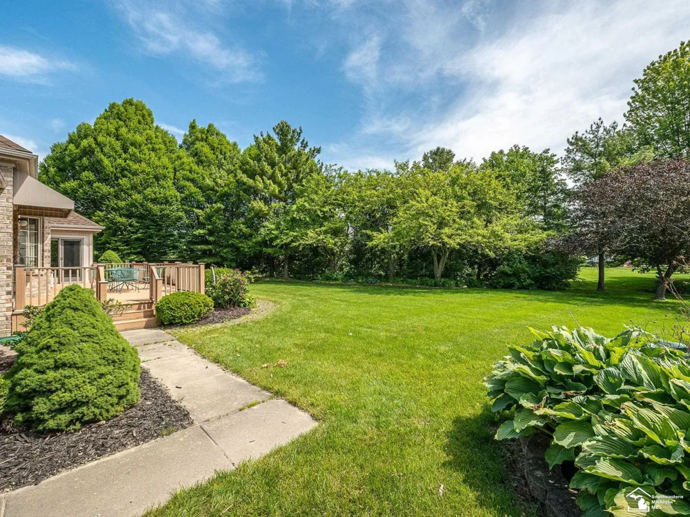 5572 Raven Parkway Drive Monroe Charter Township, MI 48161