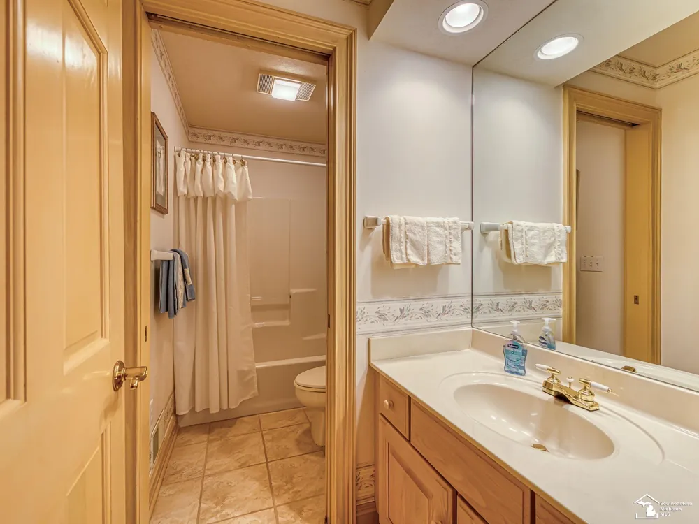 5572 Raven Parkway Drive Monroe Charter Township, MI 48161