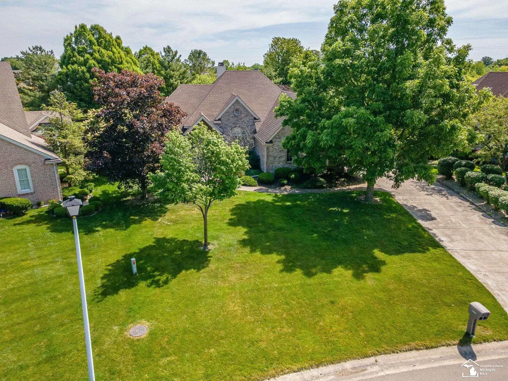5572 Raven Parkway Drive Monroe Charter Township, MI 48161